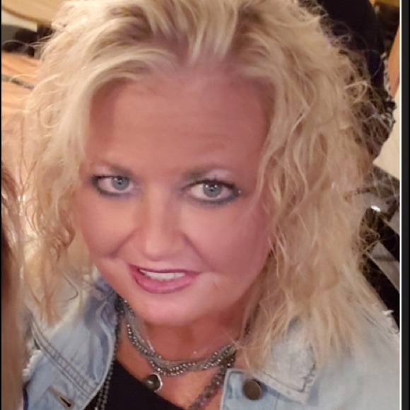 Meet your Posher, Amy - Picture 1 of 1